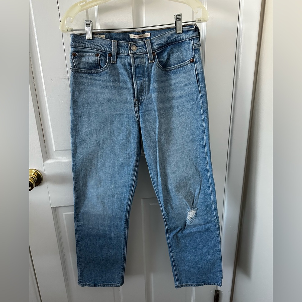 Women’s LEVI Jeans. Size 27. Wedgie Straight.